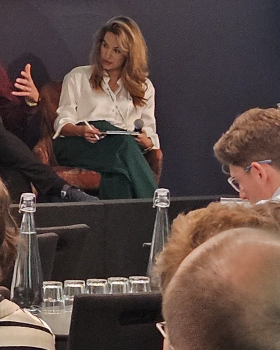 Amanda Khalaf speaking on a panel at the Raw Materials Risk & Resilience Summit Europe